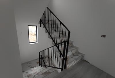 Casă cu 4 camere cu Canalizare în Rediu - 3