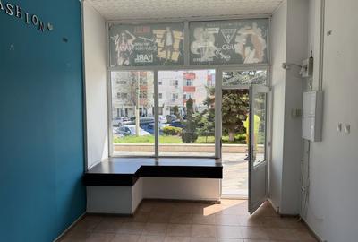 Spațiu comercial, de 48 mp, în Central - 4