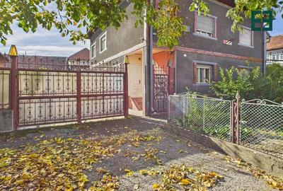 Casa cu 10 camere ?i 1437 mp teren in Ineu - Arad - 1