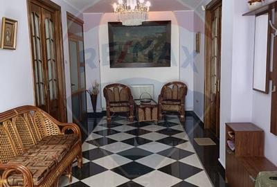 Casa cu piscina de vanzare in zona Piata Centrala Galati Casa cu piscina de vanzare in zona Piata Centrala Galati - 1