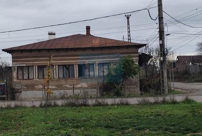 Casă cu 6 camere cu Canalizare în Băicoi - 2