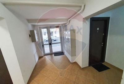 Apartament cu 2 camere semidecomandat, mobilat în Tractorul - 10