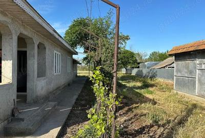 Casă cu 6 camere cu Teren 2000 Mp în Tătăranu - 1
