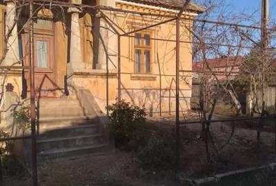 Casă cu 5 camere în Ciupercenii Noi