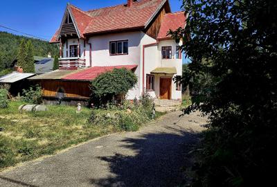 Casă individuală cu 4 camere cu Teren 1000 Mp în Brădet - 1