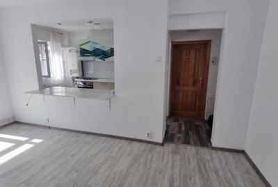 Apartament cu 3 camere semidecomandat în Central - 11