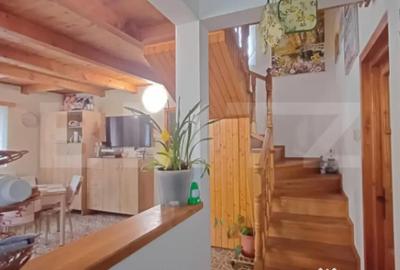 Casă cu 5 camere cu Teren 2800 Mp în Moldovenești - 1