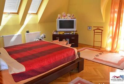 Casă cu 8 camere cu Teren 1000 Mp în Sângeorgiu de Mureș - 4