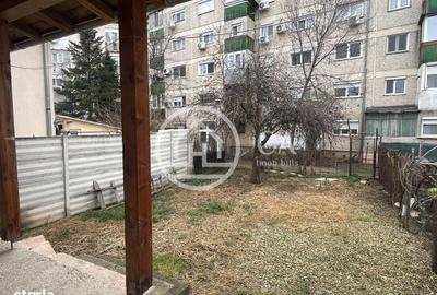 Casă cu 3 camere decomandat în Nufărul