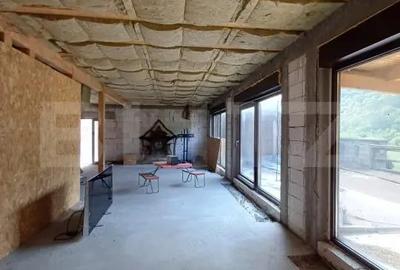 Casă cu Teren 5000 Mp în Surduc - 1