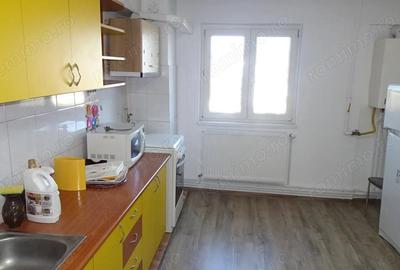 Inchiriez apartament 2 camere decomandat in Deva, zona Garii, mobilat, utilat