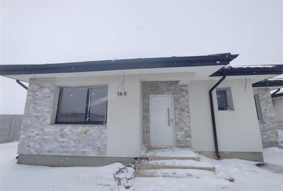 Casă cu 4 camere cu Teren 528 Mp în Tamași - 2