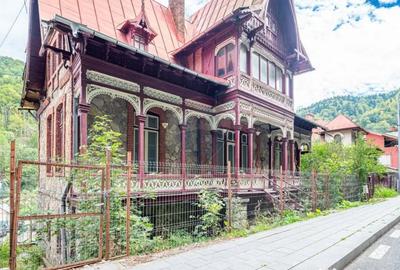 Casă cu 7 camere cu Canalizare în Central - 7