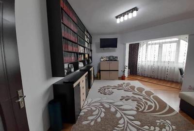Apartament cu 2 camere decomandat în Casa de Cultură