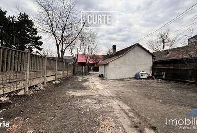 Casă cu 2 camere cu Teren 400 Mp în Petros