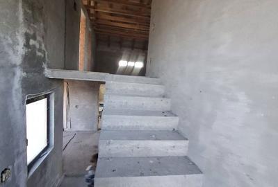 Casă cu 7 camere cu Teren 1118 Mp în Central - 9