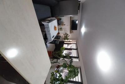 Casă cu 7 camere cu Teren 400 Mp în 23 August - 1