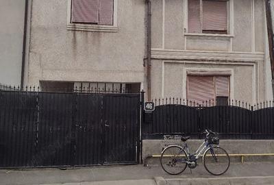 Casă cu 5 camere cu Teren 320 Mp în Central - 2