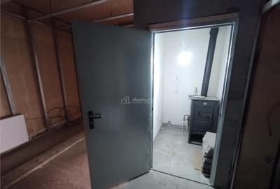 Spațiu comercial, de 72 mp, în Central - 4