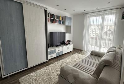 Apartament cu 3 camere decomandat în Exterior Vest