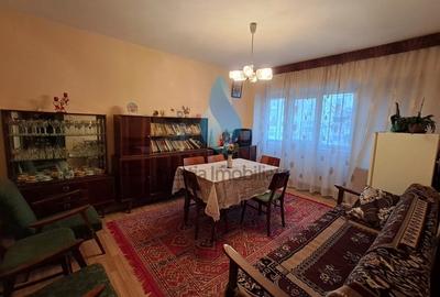 Apartament cu patru camere,doua bai,zona Dacia. - 2