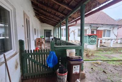 Casă cu 4 camere cu Teren 1000 Mp în Est - 1