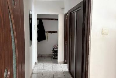 Apartament cu 2 camere semidecomandat, mobilat în Micro I - 3