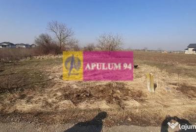 Teren de 1430 mp, în 1 Decembrie - 2