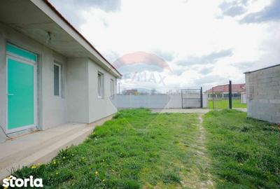 Casă cu 3 camere cu Teren 455 Mp în Sânmartin
