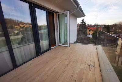 Casă cu 4 camere în Bucium