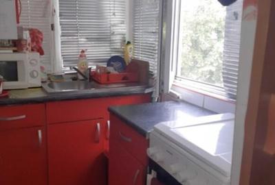 DEMOCRATIEI - 2 cam., cf1, dec, 4/4, renovat - 65000 euro - 3