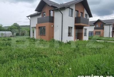 Casă cu 4 camere cu Teren 603 Mp în Jucu - 2