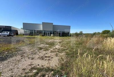 Hale industriale de inchiriat 2.300 mp teren, 2 hale curte ?i deschidere 50 m - 2