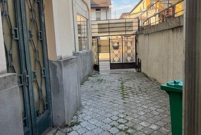 Casă cu Teren 397 Mp în Moșilor - 1