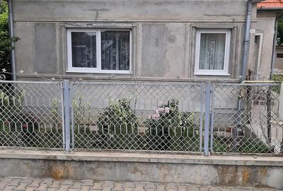 Casă cu 3 camere cu Teren 1645 Mp în Central - 2