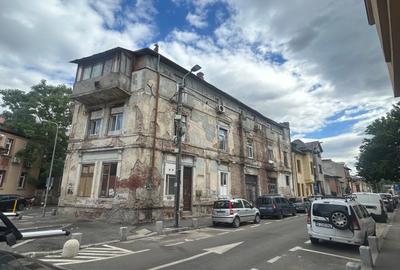 Parcul Carol-Palatul Parlamentului/Apartament doua camere/An 1890-Risc seismic 1
