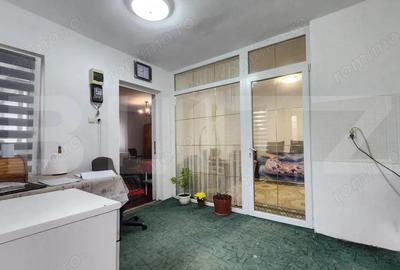 Casă cu 3 camere cu Canalizare în Central