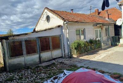 Casa si 4 hectare de teren in Satul Baiesti din Comuna Pui, Jud. Hunedoara... - 2