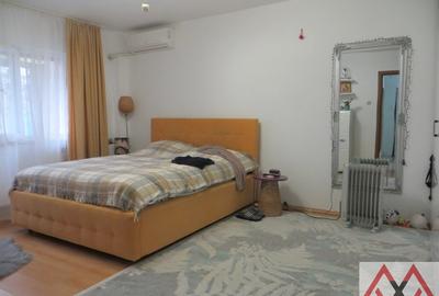 Apartament cu 3 camere decomandat în 13 Septembrie