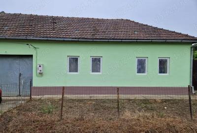 Casă cu 3 camere în Dezești - 1