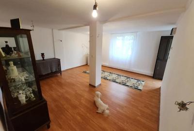 Casă cu 3 camere cu Teren 1000 Mp în Central - 2