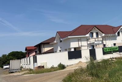 Duplex cu 4 camere cu Canalizare în Dumbrăvița - 1