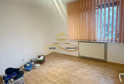 Apartament cu 4 camere decomandat în Parincea - 2