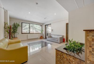 Apartament cu 4 camere decomandat, mobilat în Iancu Nicolae