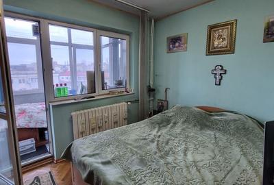 Apartament cu 3 camere semidecomandat în Titulescu - 7