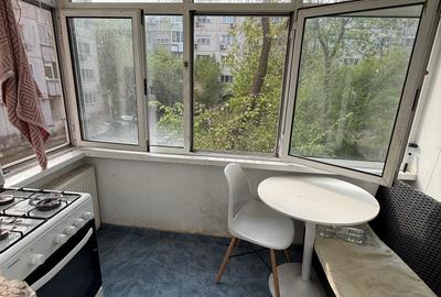 Apartament cu 3 camere decomandat, mobilat în Apusului - 4