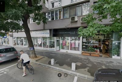 Iuliu Maniu 55, trafic auto+pietonal intens, stație STB+M în față, curent 380 - 4