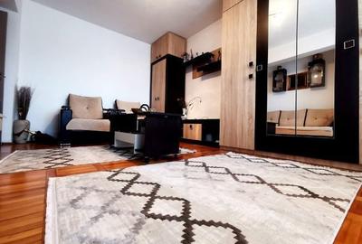 Apartament 3 camere de vânzare