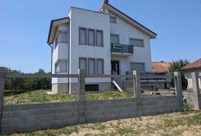 Casă cu 4 camere în Livada - 14