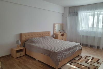 Apartament cu 3 camere decomandat în 9 Mai - 7